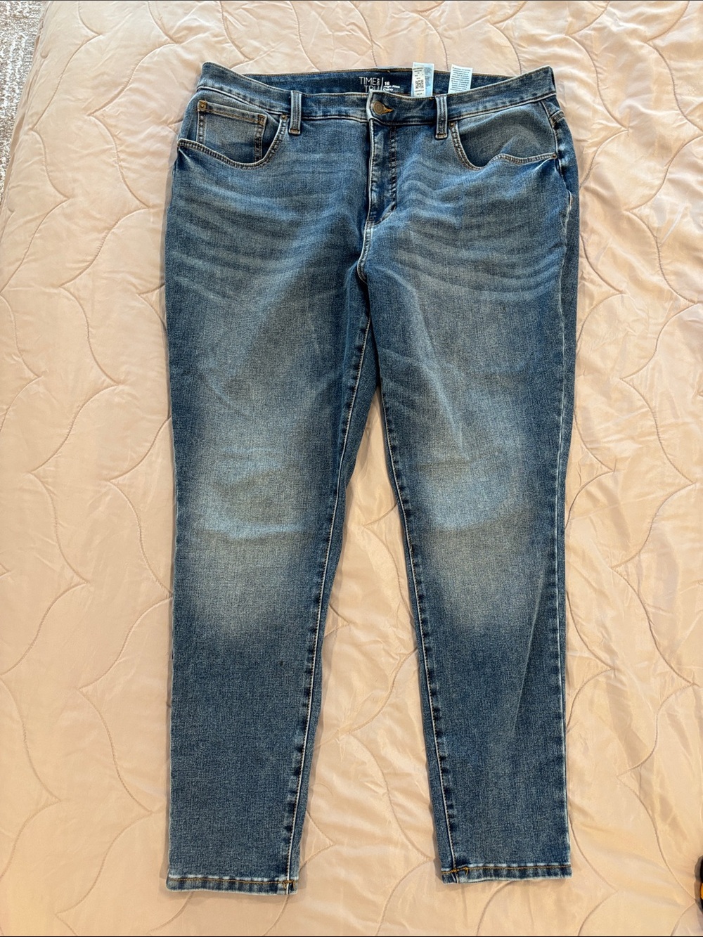 Time and Tru Women's High Rise Curvy Skinny Jeans in Medium Blue Wash 16